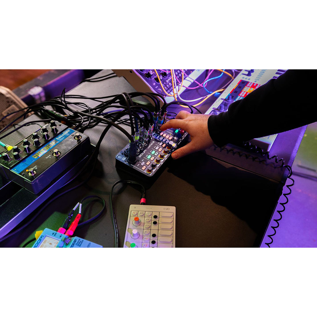 Zoom L6 LiveTrak Mixer + Recorder
