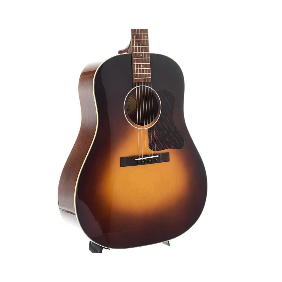 Chitarra acustica dreadnought Farida OT-62VBS con top in abete massello e spalla inclinata, finitura sunburst